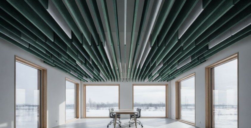 Akustinės lubos: nematomas sprendimas maksimaliam garso komfortui